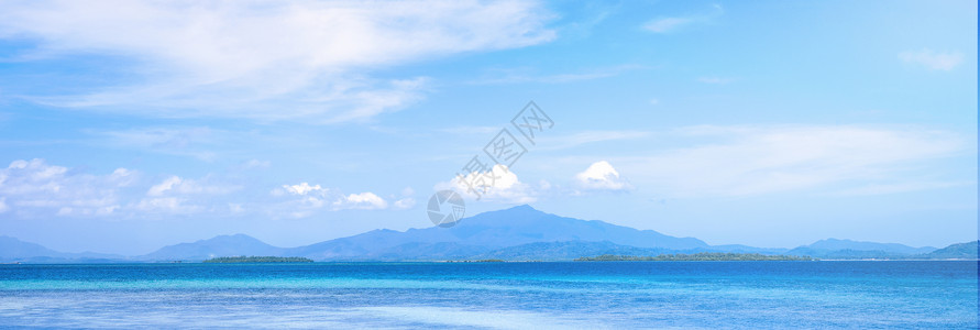 淡蓝天背景 度假和海上旅行概念 复制空间隔离的美丽海景 明信片 天堂图片