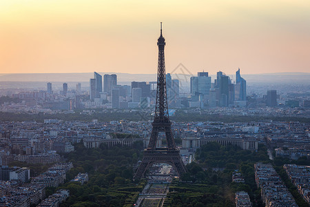 巴黎拉德芳斯从蒙帕纳斯大厦俯瞰巴黎和埃菲尔铁塔 日落时分 从蒙帕纳斯 可以看到埃菲尔铁塔 可以看到法国巴黎的埃菲尔铁塔 和拉德芳斯 La D背景