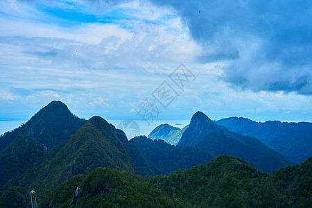 一个热带岛屿的不可思议的自然 绿色高山和完美的蓝水 地球上天堂之地 大地上 野生动物 地平线背景图片