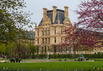 2019愚乐巴黎/法国   2019年4月5日 在卢浮宫的花园和观景 历史 春天背景
