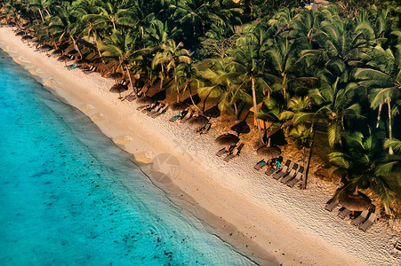 莫里斯岛在毛里求斯岛美丽的海滨沙滩上 从毛里求斯岛的鸟瞰图拍摄 冲浪 旅游背景