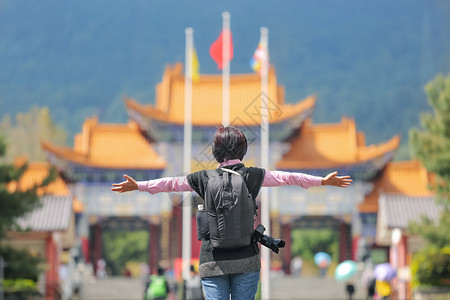 中国元南达利老城重生寺观光游客 旅游 上海 放松高清图片