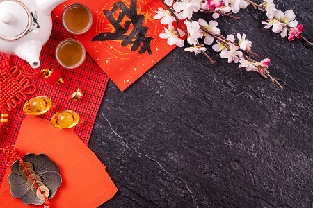 中国农历一月新年的设计理念-节日配饰 红包 红包 红包 顶视图 平躺 头顶上方 “春”字的意思是春天来了 茶 台湾背景图片