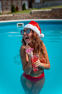 疯狂热带新年! 炎热的国家 游泳池 坐着 年轻的 女士 湿的背景图片
