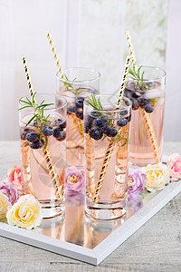 蓝莓鸡尾酒 开胃酒 浆果 品尝 非酒精性 柠檬水 果汁 婚礼 订婚背景图片