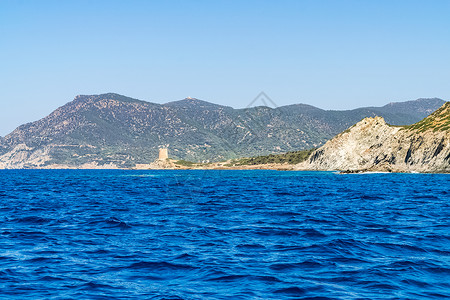 撒拉逊人南撒丁海的美丽景色 岩石 夏天 岛 海岸 天空 自然背景