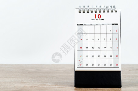 2021年10月的案头日历放在桌上 周一 自由背景图片