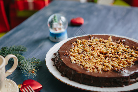 意大利圣誕禮物 意大利聖誕節款待Gluten 免費 Christmas 果餅在灰色的桌子上 假期 红色的背景图片