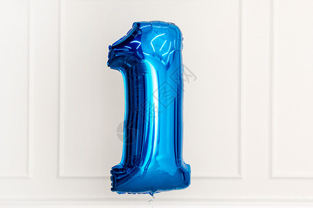 家里生日蓝气球背景图片