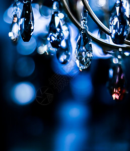 水晶玻璃吊灯作为家居装饰 室内设计和豪华家具细节 假日请柬卡背景情况 俱乐部 迷人的背景图片
