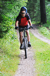 山地自行车 头盔 健康 娱乐 自然 活动 周末背景图片
