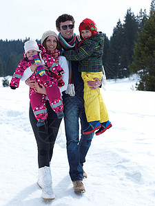冬冬冬季家庭 好玩的 闲暇 冬天 运动 快乐的 乐趣 微笑背景图片