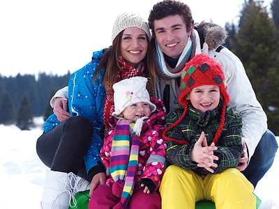 冬冬冬季家庭 寒冷的 父亲 乐趣 幸福 季节 冬天 好玩的背景图片
