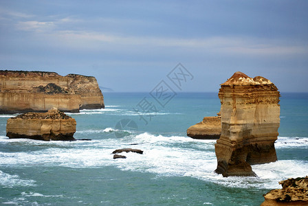 澳大利亚维多利亚州大洋路十二使徒岩的直视图 洛基 海洋背景图片