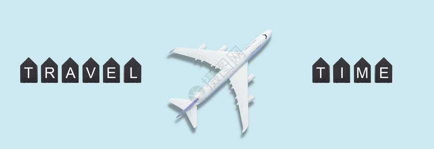 飞机模型 背景上的白色飞机 旅游度假概念 夏天的背景 平躺 顶视图 复制空间 运输 假期背景图片