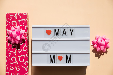 母亲节快乐卡概念 我爱妈妈 红心 灯箱里的文字 复制空间 顶视图 平躺 带有文字和符号的白色灯箱 纸 快乐的背景图片