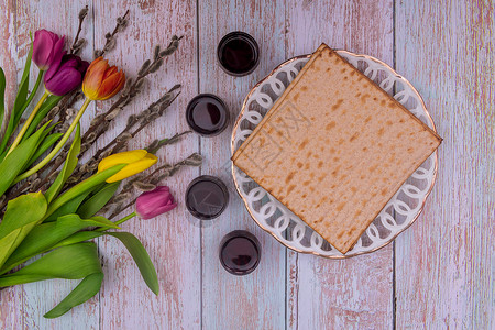 犹太人传统逾越节节日 在佩萨赫庆祝犹太葡萄酒和马扎面包 犹太节日 马佐图片