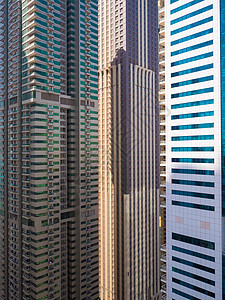 迪拜公主塔迪拜的豪宅摩天大楼 在阳光明媚的一天 市中心背景