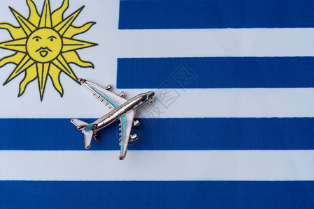 在乌拉圭旅行概念的旗帜上行驶背景图片
