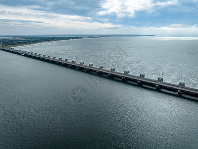 风暴潮屏障桥保护荷兰大陆免受海平面上升的影响图片