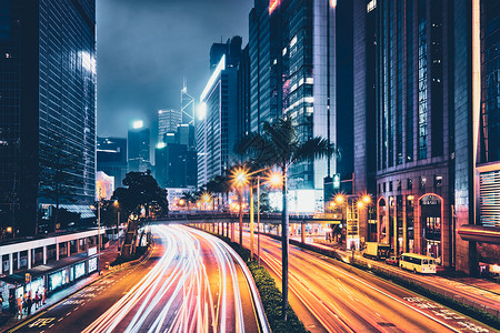 香港夜间的街道交通图片