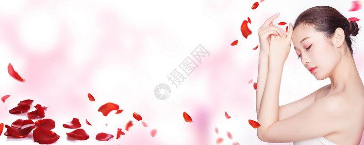 文艺女性拿着花模特花banner粉红色背景设计图片