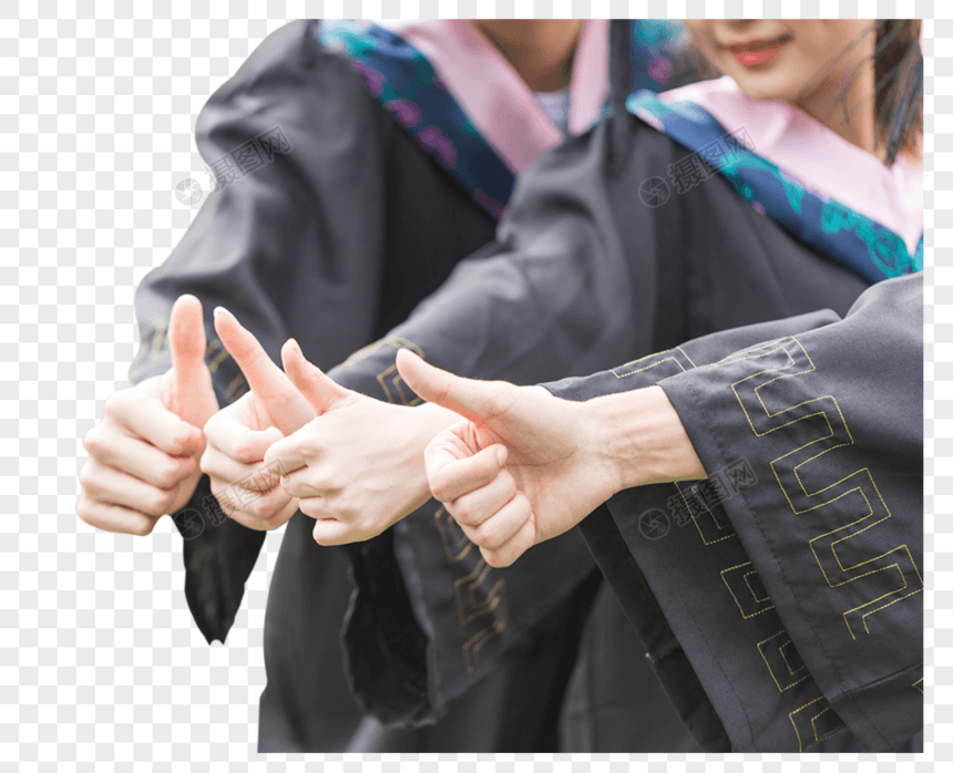 穿学士服的毕业生点赞竖大拇指自拍图片图片