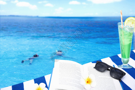 蓝色鸡尾酒创意海边度假设计图片