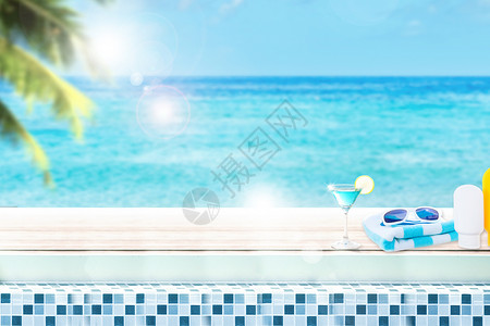 海边酒杯创意夏日海边风景设计图片