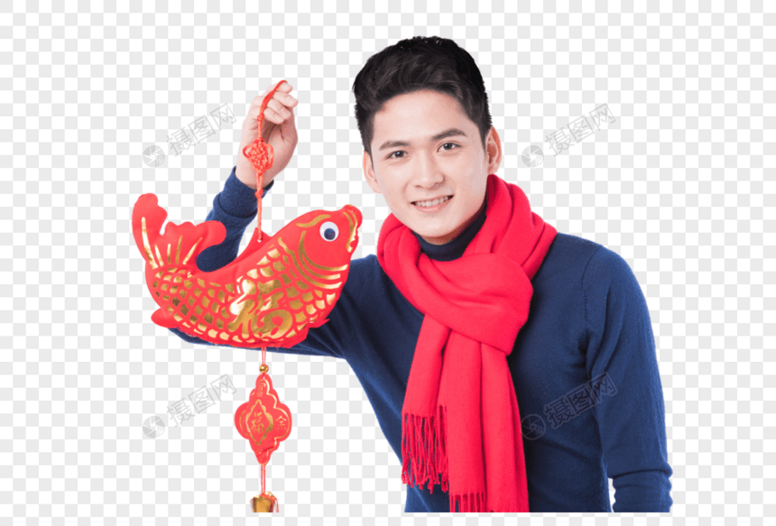 手拿新年挂饰的新年男性人像图片