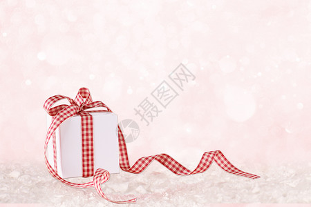 精美节日礼物盒浪漫粉色礼盒设计图片