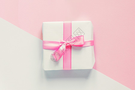 粉色兔子蝴蝶结粉色礼盒设计图片