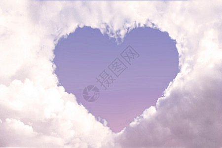 紫色桃心礼品盒唯美爱心云朵设计图片