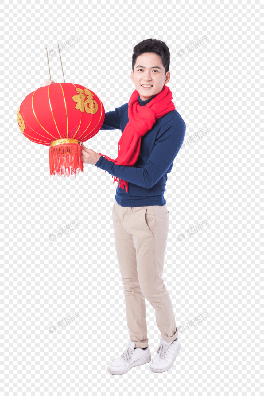 手拿新年挂饰的新年男性人像图片