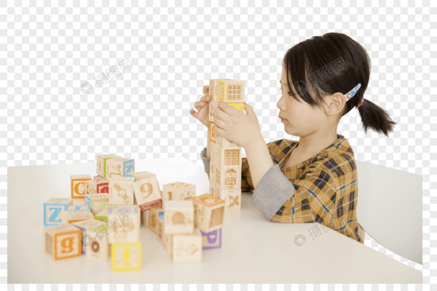 女孩在玩积木图片