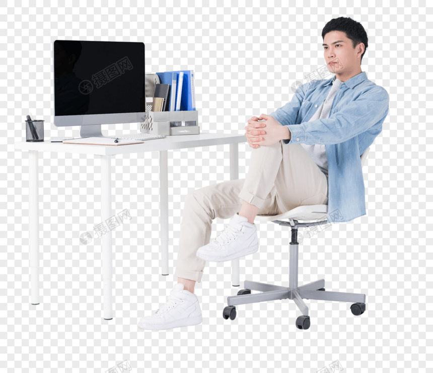 休闲商务男性办公桌前伸展筋骨图片