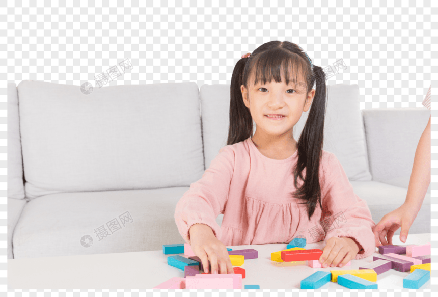儿童玩积木图片