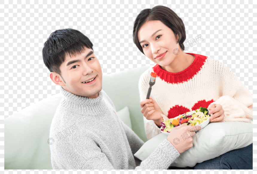 情侣在客厅沙发吃饭图片