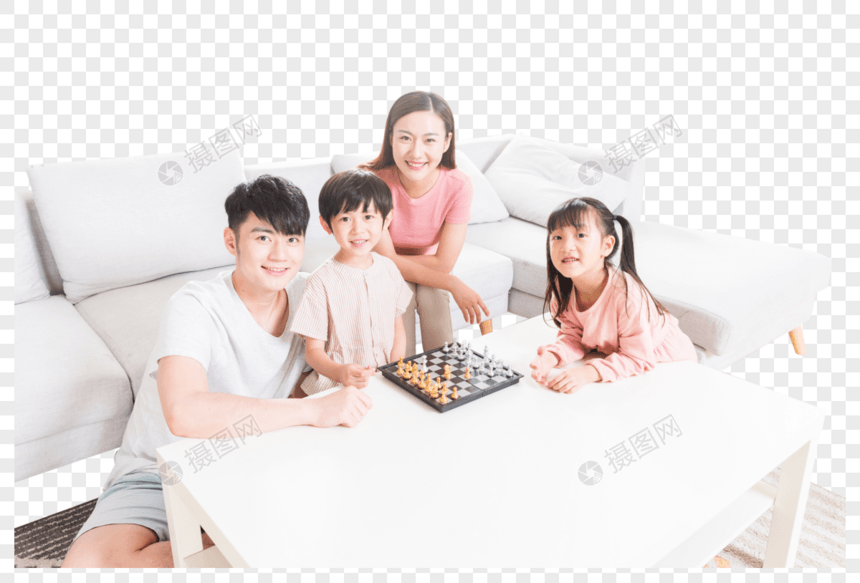 父母陪孩子下棋图片
