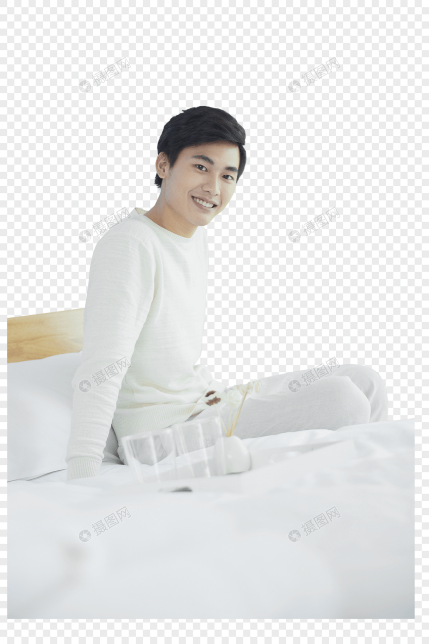 卧室里坐在床边的年轻男图片