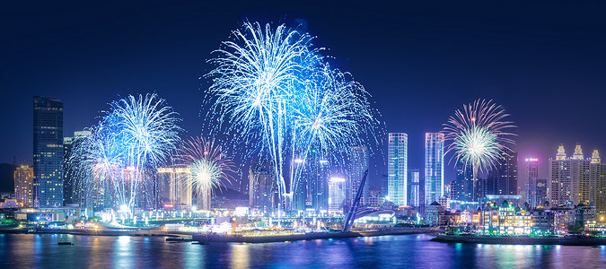 海边城市素材城市烟花夜景设计图片