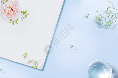 KT猫玻璃水杯拼色清新桌面设计图片