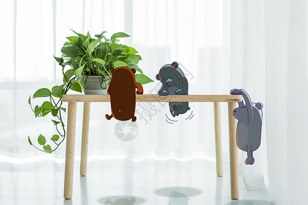 小木桌小熊翻桌子插画