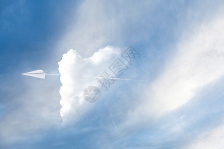穿破云层战斗机起飞手势高清图片