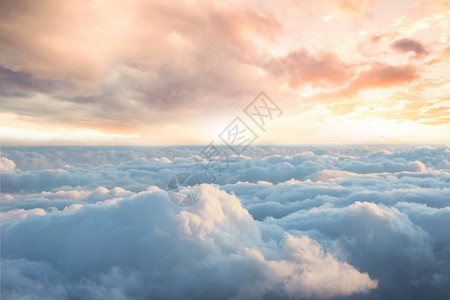 日出照云雾云端背景设计图片