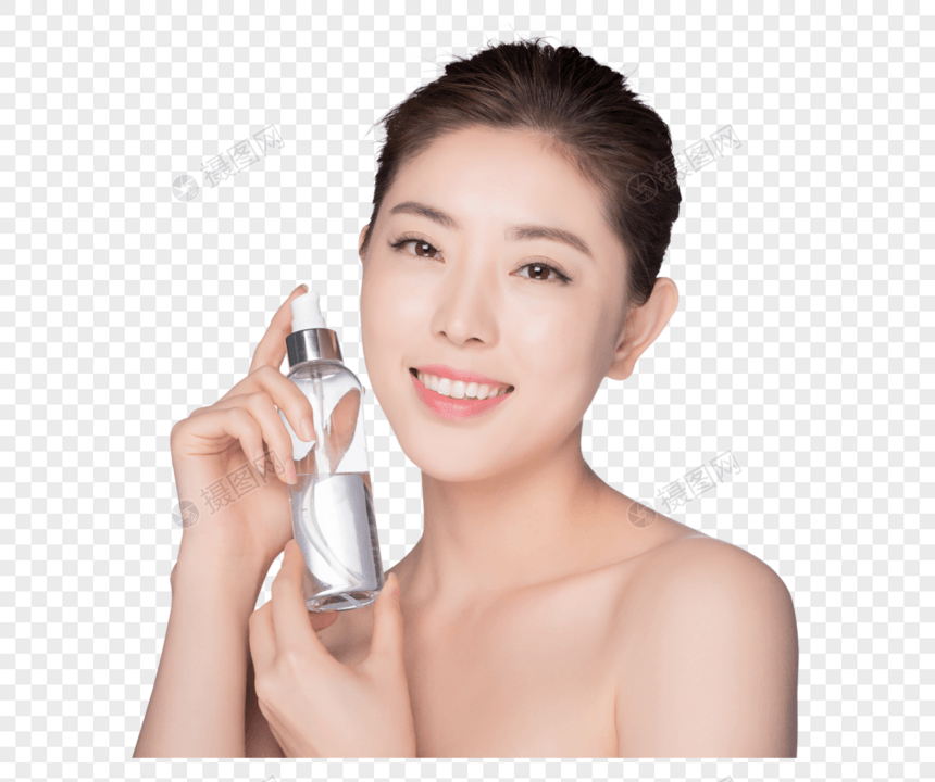 年轻女性护肤喷爽肤水图片