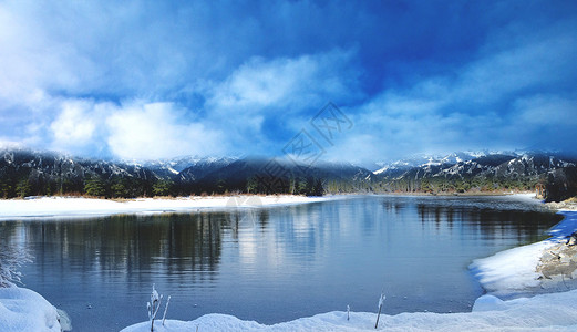 湖畔风景冬季雪景设计图片