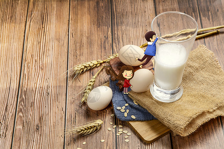 喝牛奶的孩子高清图片