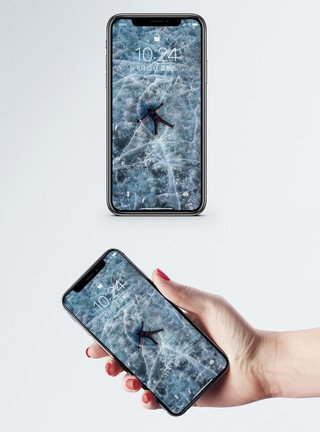 航拍山脉和湖泊冰面上的人手机壁纸模板