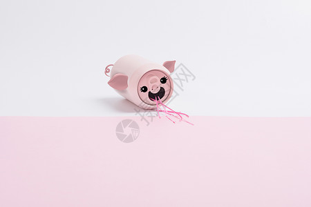 粉色折叠彩带小猪易拉罐插画
